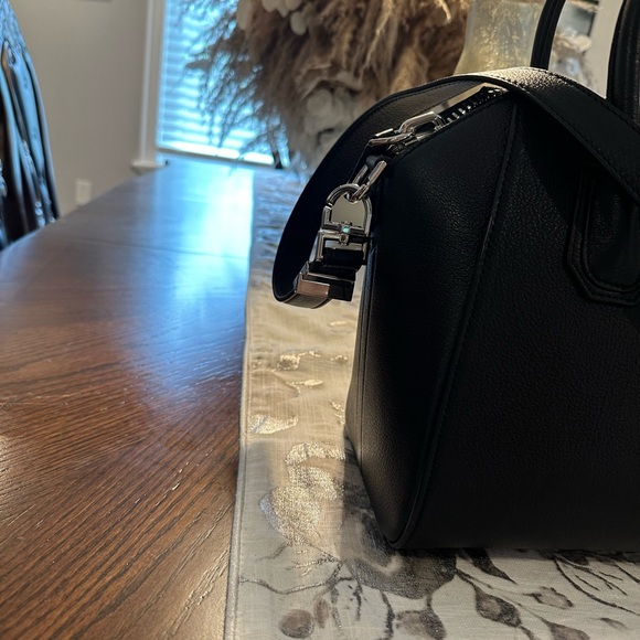 💗 SOLD 💗Authentic givenchy antigona small bag - Picture 10 of 11